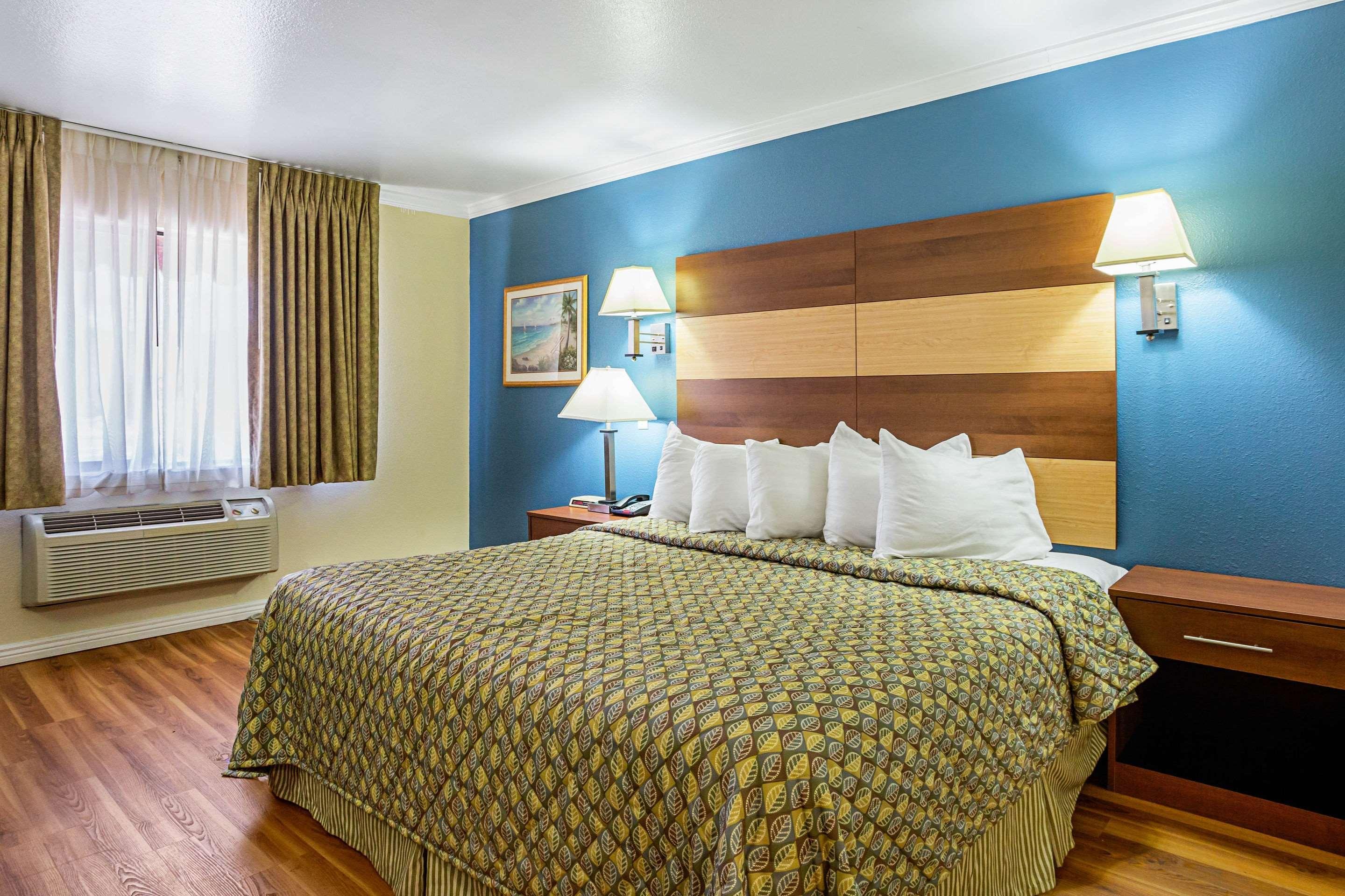 Rodeway Inn & Suites Lake Havasu City Exteriör bild